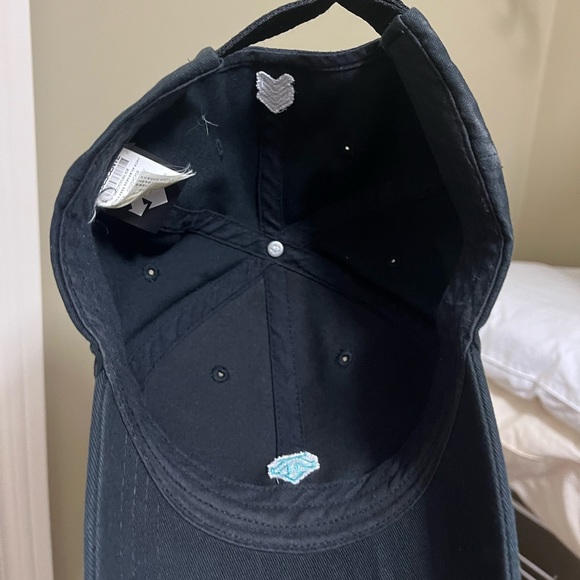 Black Descente 🧢 - Picture 3 of 3